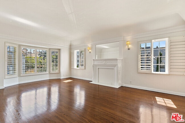 Building Photo - 918 1/2 Serrano Ave Rental