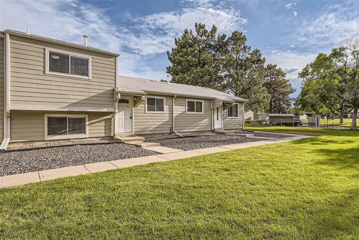 Beautiful townhome in Madison Hill Community- - Beautiful townhome in Madison Hill Community-