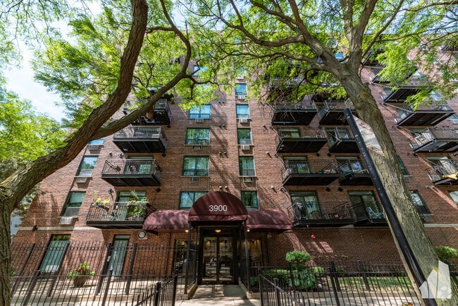 Building Photo - 3900 N Pine Grove Ave Unit 802 Rental