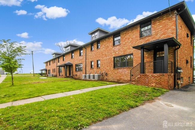 Building Photo - 4 Morris Ave Unit 2-A