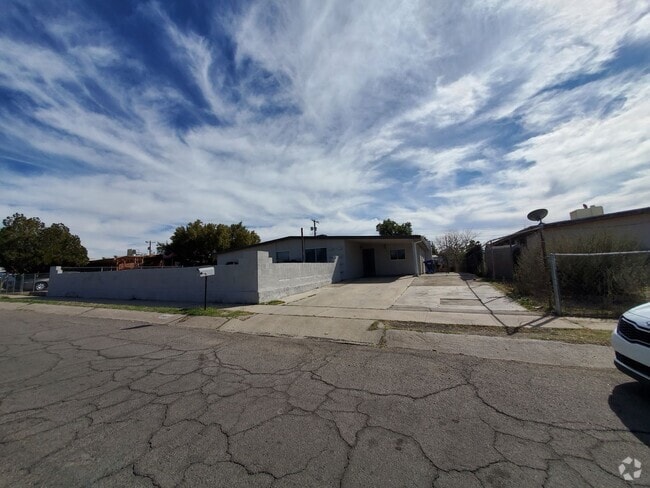 Building Photo - 4 bedrooms and 2 bathrooms with A/C. Rental