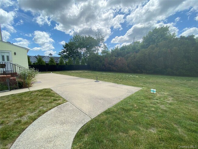 Photo - 60 Schmeelk Pl