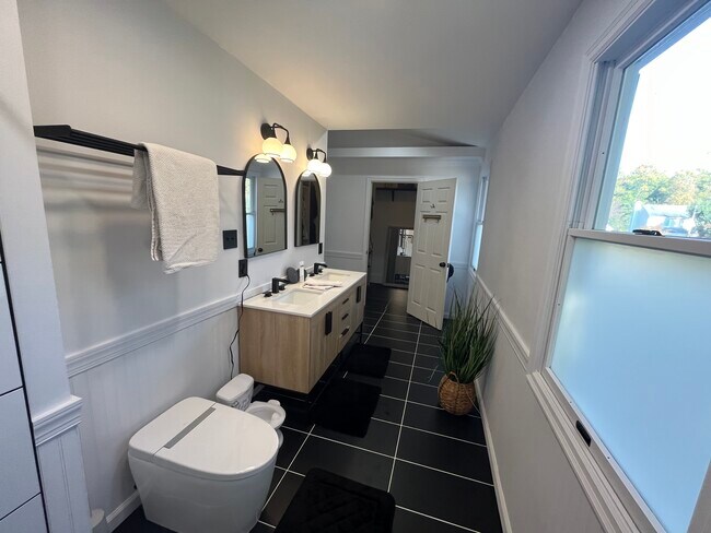 Photo - 3823 Jocelyn Dr