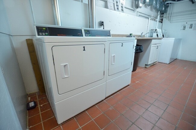 Photo - 22 Sutherland Rd Unit #2