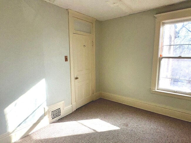 Photo - 1212 E 3rd St