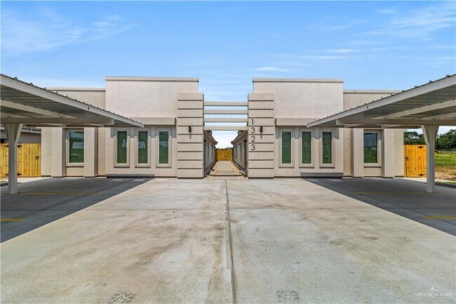 Building Photo - 1314 Beverly Ave Unit 2