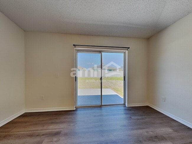 Photo - 25209 Hyde Park Blvd