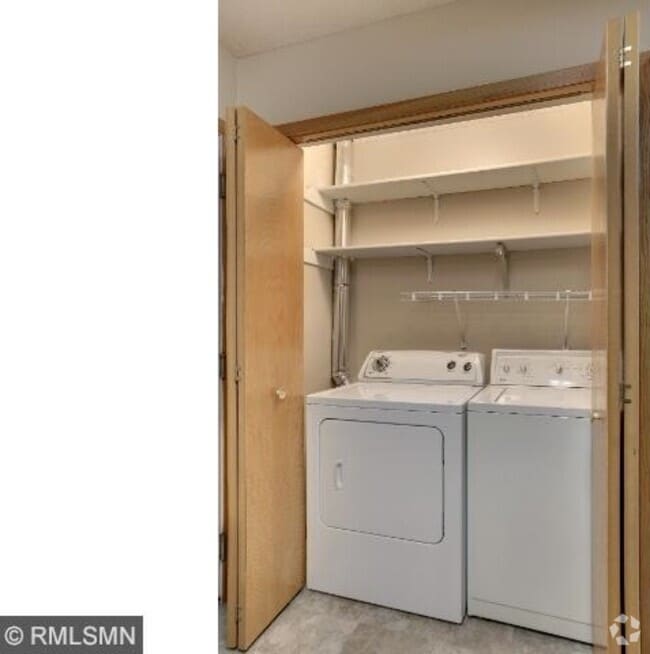 Building Photo - 5955 Wedgewood Ln N Unit 65 Rental