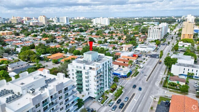 Building Photo - 2550 SW 27th Ave Unit 205 Rental