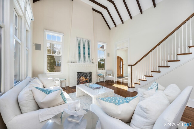 Photo - 20 Outlook Dr