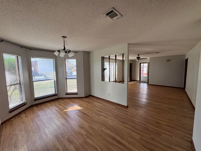 Photo - 202 Seville Cir