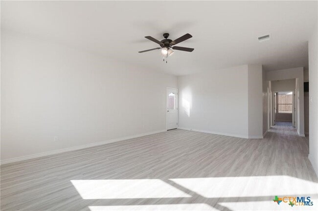 Photo - 508 W Avenue B