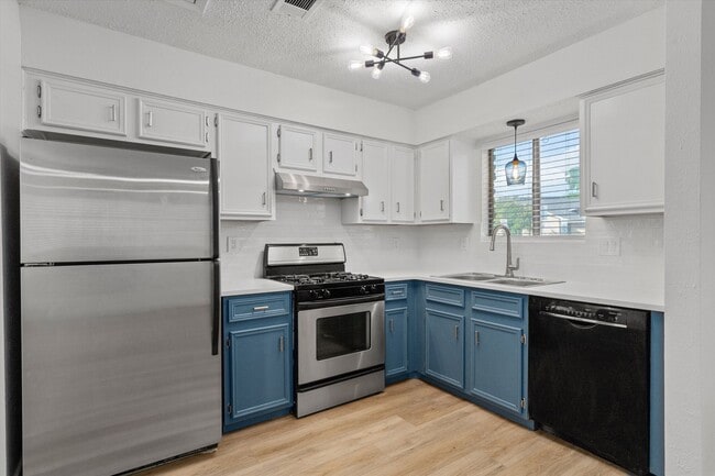Building Photo - 5700 Cherry Park Unit B