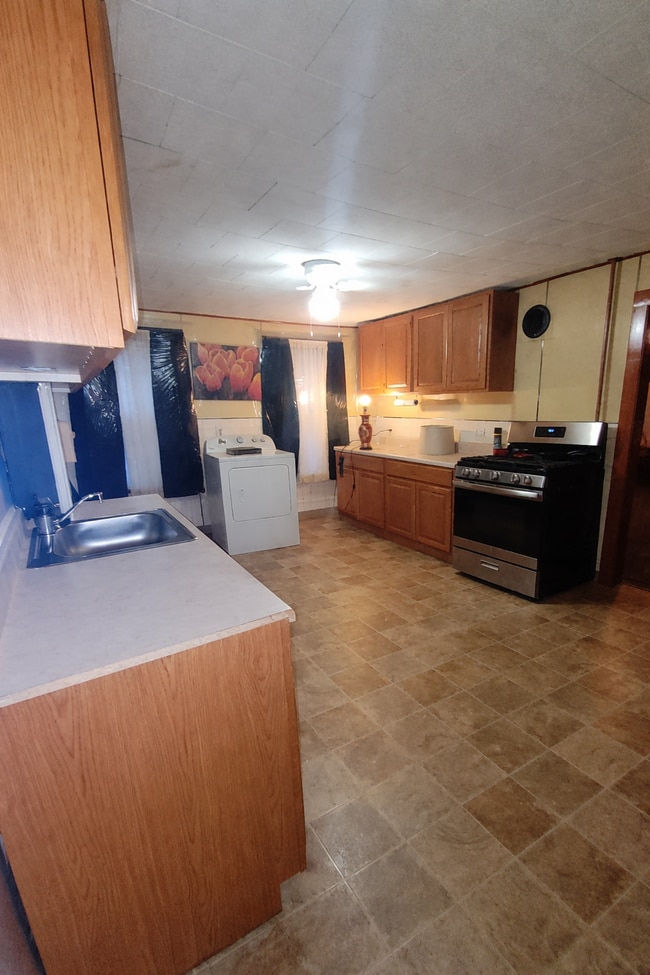 Building Photo - 778 3rd Ave Unit #1