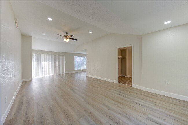 Photo - 4706 Kingussie Dr