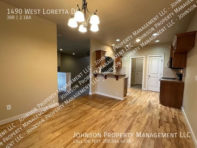 Photo - 1490 W Loretta St