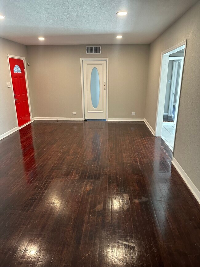 Photo - 606 John Page Dr