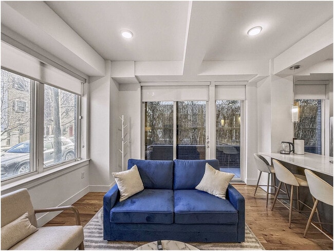 Photo - 236 W Thompson St Unit ID1332434P