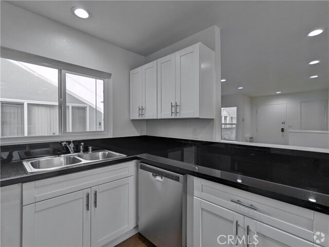 Building Photo - 1159 Linden Ave Unit 4 Rental