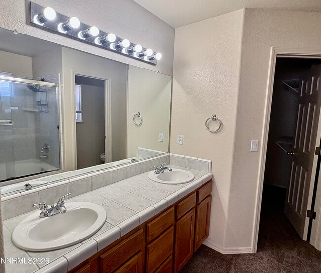 Photo - 981 Julia Ln