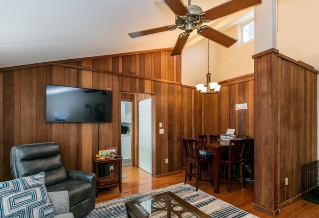 121 Carolina Dr