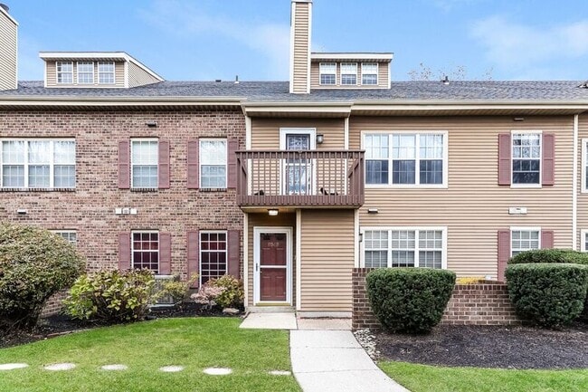 Photo - 654B Woodford Ln