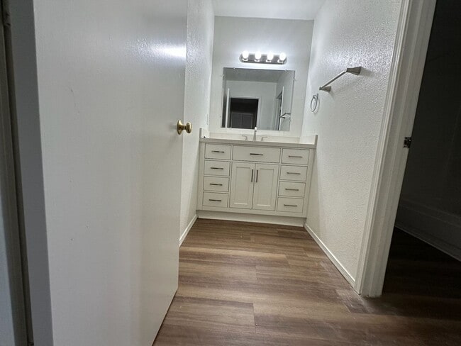 Photo - 305 Geraldine Rd SE Unit C