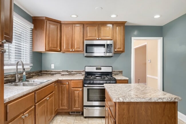 Photo - 6609 Fairdel Ave