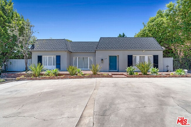 Building Photo - 621 N Bedford Dr Rental