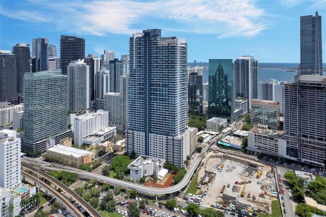 Photo - 60 SW 13th St Unidad 3400