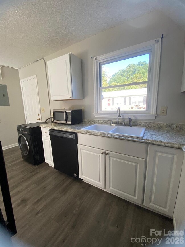 Photo - 900 Junius St