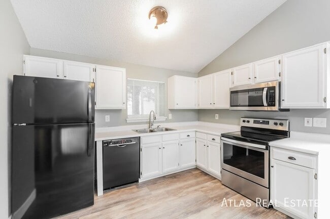 Photo - 11630 Kendall Cir