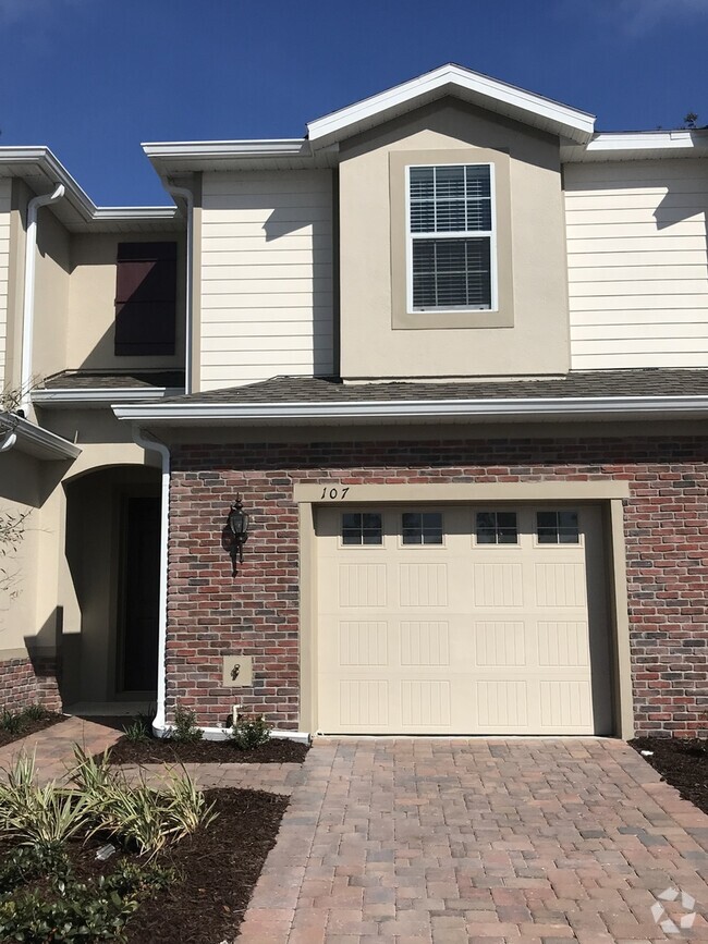 Building Photo - Gated townhouse in Central Park in Oviedo