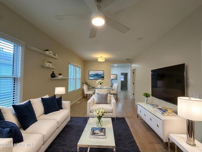 Photo - 678 Buttonwood Ave