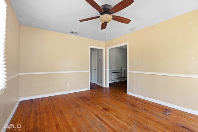 Photo - 902 1/2 Gladstone Blvd-