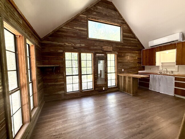 Photo - 535 Woodlawn Dr