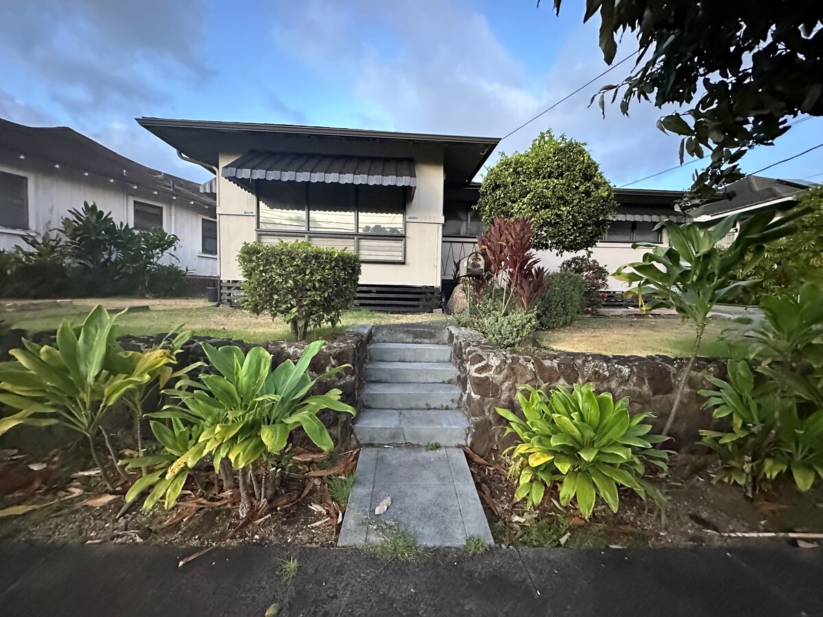 Photo - 2232 Hoonanea St