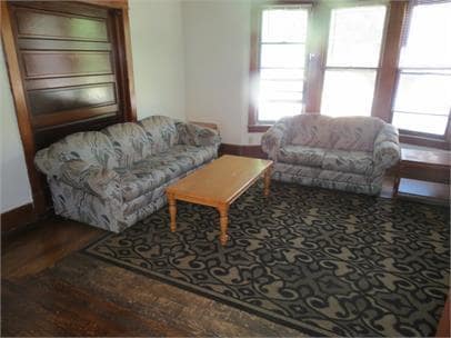 Photo - 612 W Elm St