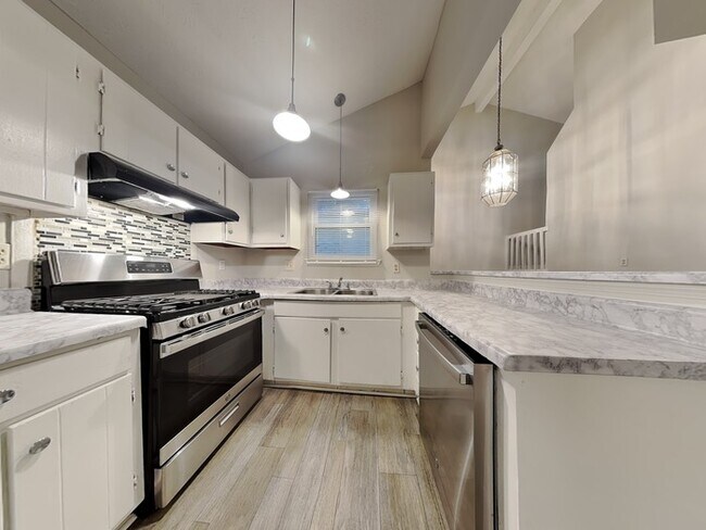 Photo - 6305 Beaver Creek Trail