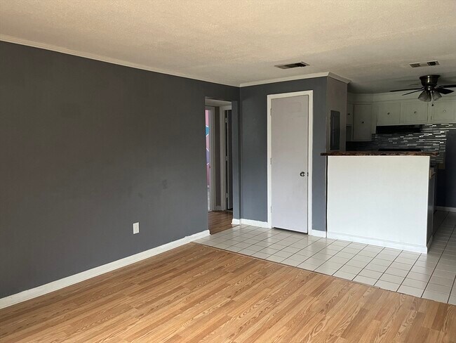 176 Maple Ave Unit 1-1