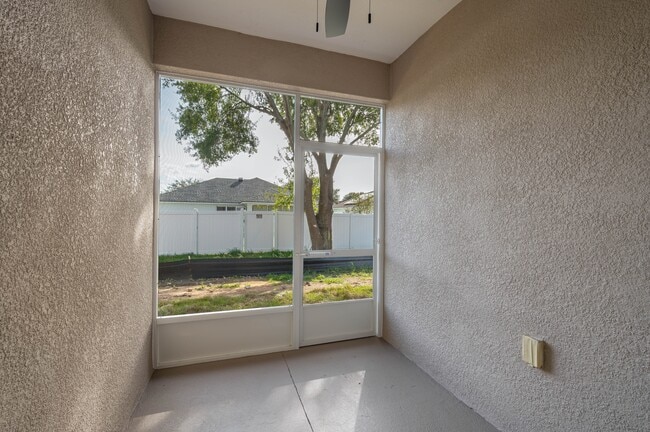 Photo - 1083 Oak Hammock