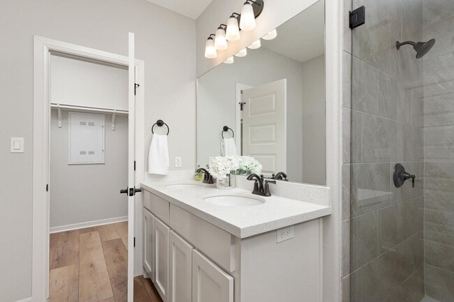 Photo - 10320 N 15th St