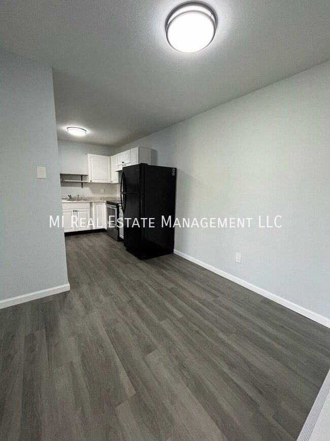 Photo - 326 Stratford Way
