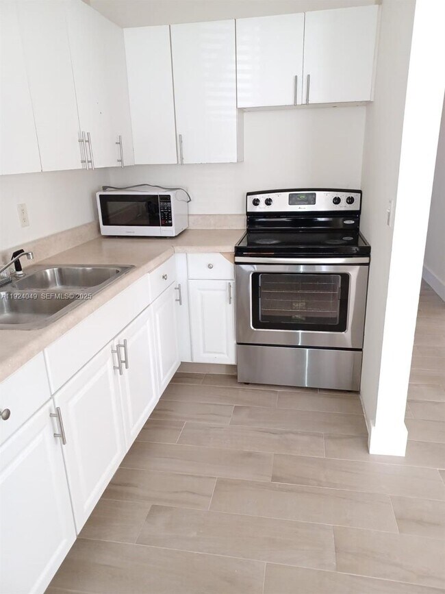 Photo - 2134 Cleveland St