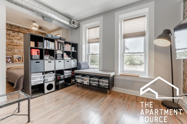 Photo - 731 W Ohio St Unit 3