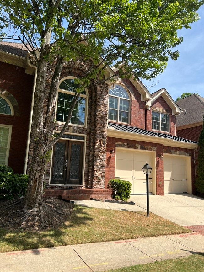 Building Photo - 440 Wembley Cir