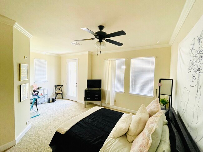 Photo - 109 S Packwood Ave