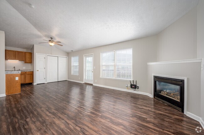 2BR, 1BA - 920SF - Living Room/Kitchen