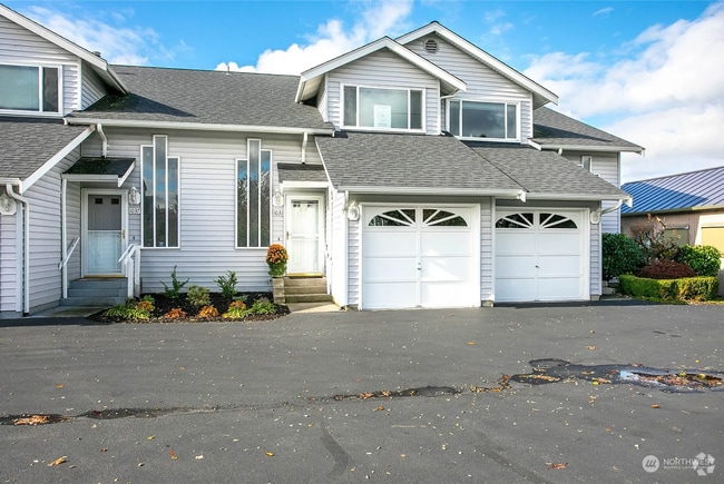 Building Photo - Discover Waterfront Bliss: Spacious 3-Bed ... Unit #11 Rental