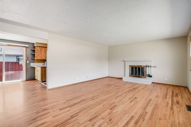 Photo - Charming 3 bed, 1.5 bath rental home in Milwaukie!